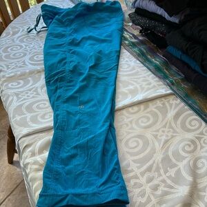 Teal Lululemon studio capris.  Size 6 (no tags).